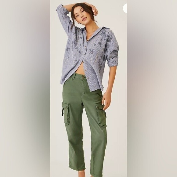 Pilcro Anthropologie Women’s Embroidered Buttondown size Small. NWT! Runs large - Picture 1 of 14